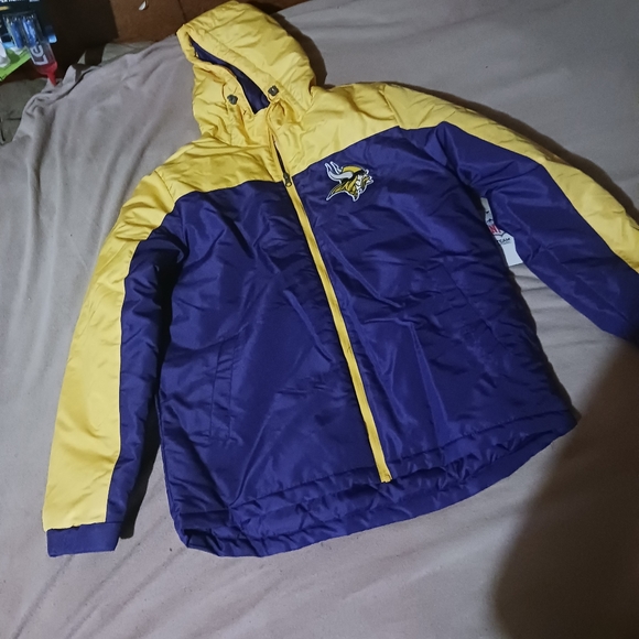 Vikings NFL Team Apparel Purple Yellow Zip Lightweight Starter Jacket - Picture 5 of 8